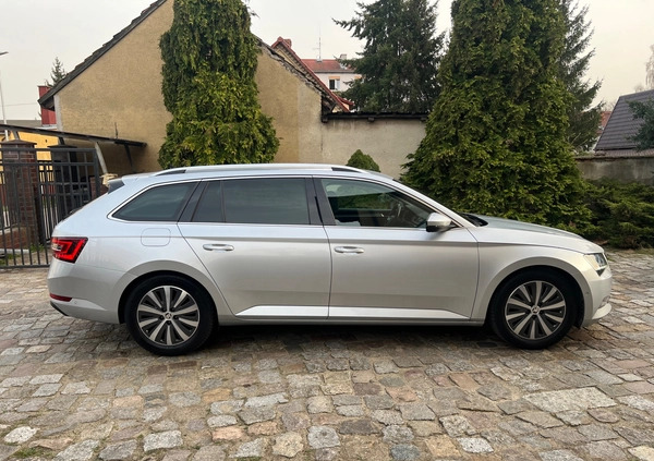 Skoda Superb cena 59900 przebieg: 239000, rok produkcji 2018 z Mieroszów małe 781